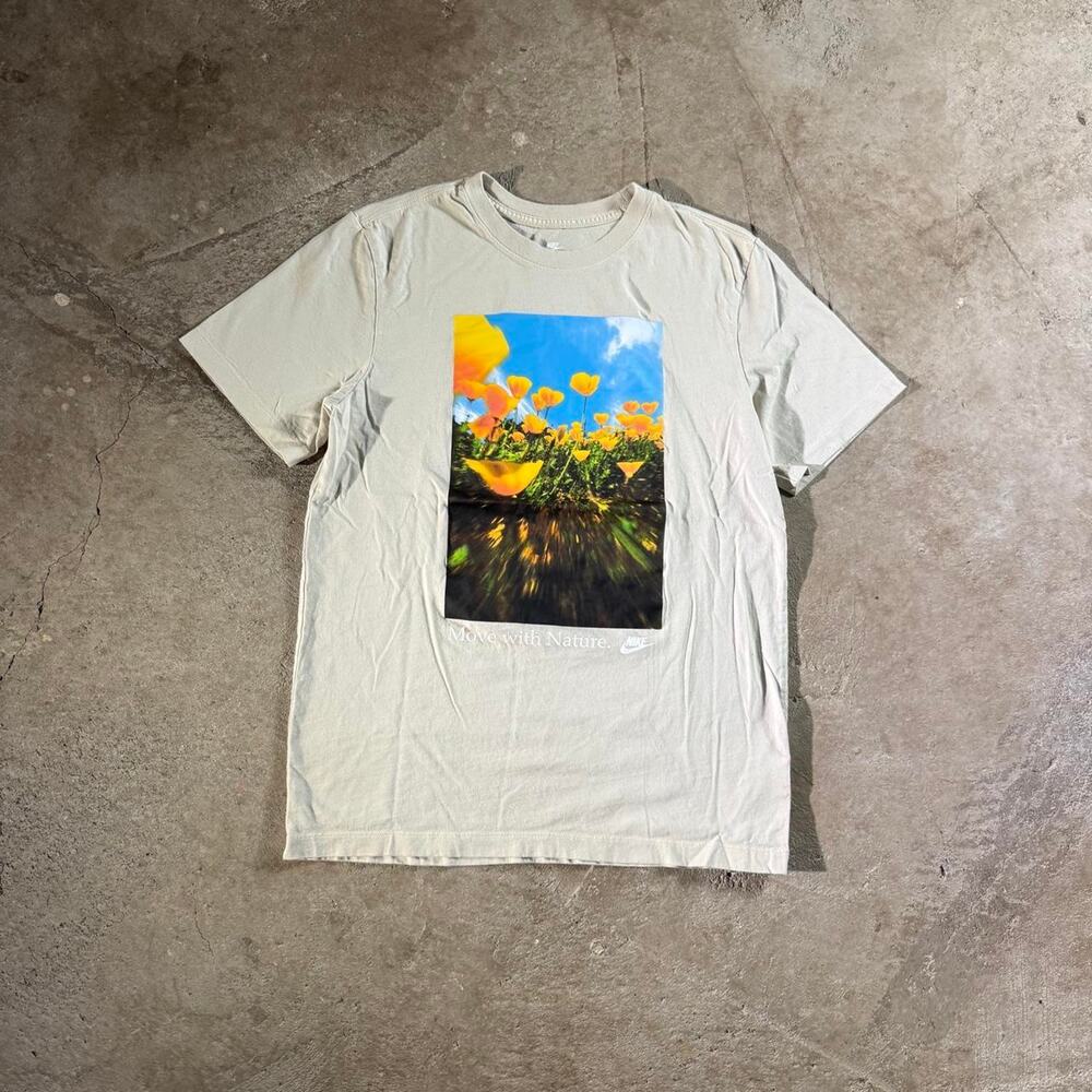 Nike Move With Nature Graphic T-shirt